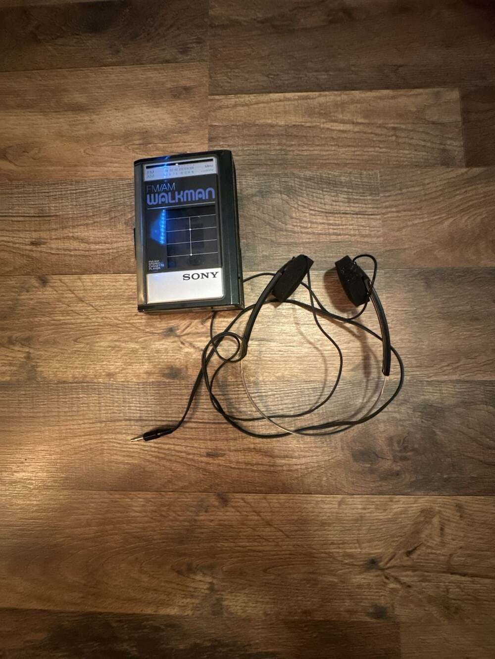 Parts / repair Vintage Sony WM-F41 FM AM Walkman  Cassette Player w/ Headphones